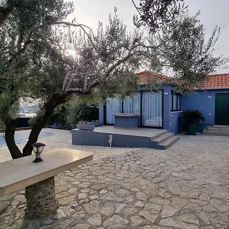 Luxury Complex Pendolino, With Heated Pool And Jacuzzi *