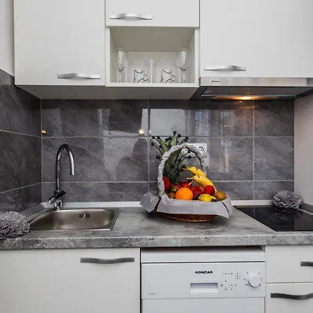 Luxury Complex Pendolino, With Heated Pool And Jacuzzi