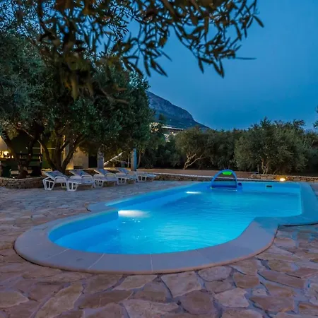 Luxury Complex Pendolino, With Heated Pool And Jacuzzi Apartment