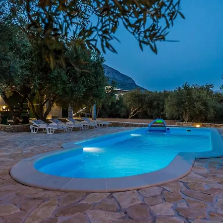Luxury Complex Pendolino, With Heated Pool And Jacuzzi Apartmán