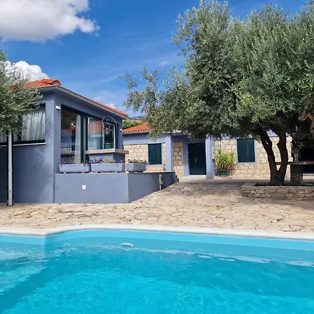 Luxury Complex Pendolino, With Heated Pool And Jacuzzi Apartment Kastel Sucurac