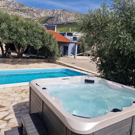 Luxury Complex Pendolino, With Heated Pool And Jacuzzi * Kastel Sucurac