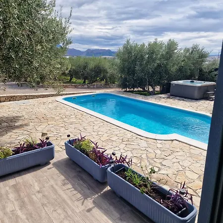 Apartmán Luxury Complex Pendolino, With Heated Pool And Jacuzzi Kaštel Sućurac