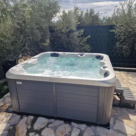 Luxury Complex Pendolino, With Heated Pool And Jacuzzi *