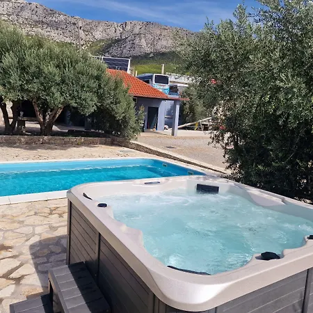 Luxury Complex Pendolino, With Heated Pool And Jacuzzi Apartmán