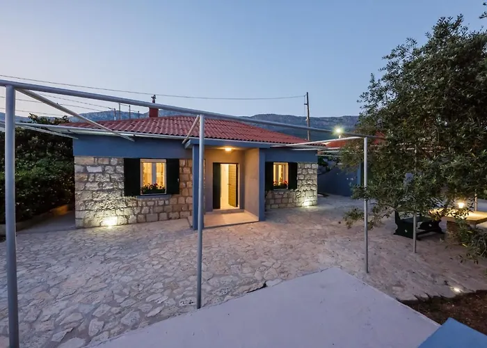 Luxury Complex Pendolino, With Heated Pool And Jacuzzi * Kaštel Sućurac
