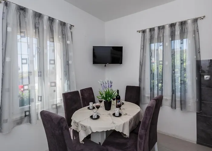 公寓 Luxury Complex Pendolino, With Heated Pool And Jacuzzi Kaštel Sućurac