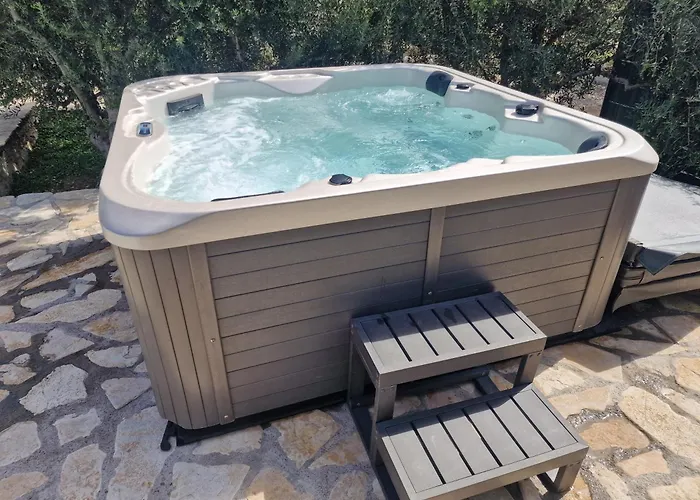 Luxury Complex Pendolino, With Heated Pool And Jacuzzi *