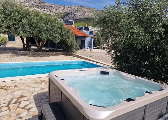 Luxury Complex Pendolino, With Heated Pool And Jacuzzi * Kaštel Sućurac