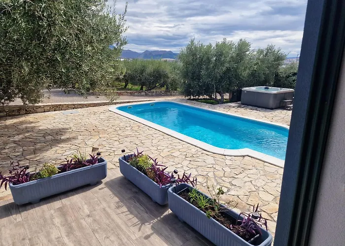 公寓 Luxury Complex Pendolino, With Heated Pool And Jacuzzi Kaštel Sućurac